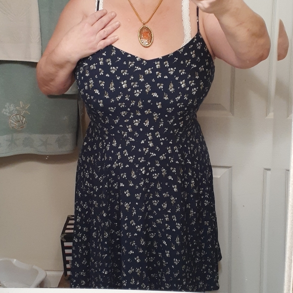 Navy floral dress - Picture 7 of 8